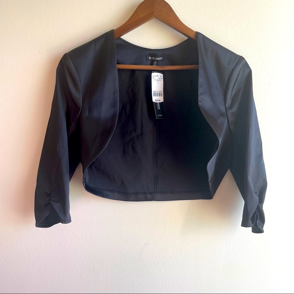 NWT - Le Chateau Shrug size M